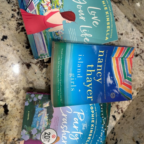 Book Bundle📚 - Picture 6 of 10